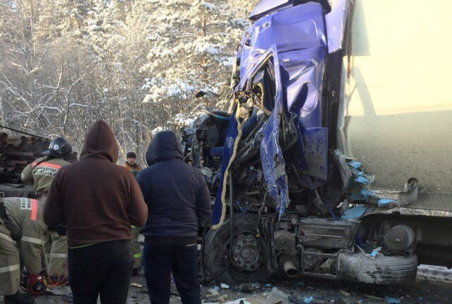 Семь большегрузов столкнулись на трассе М-5 «Урал» в Челябинской области 