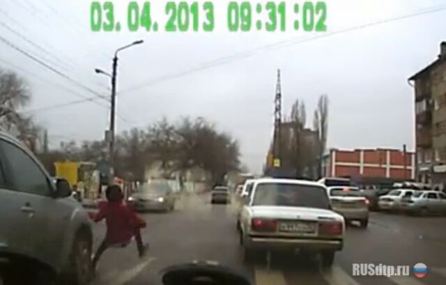 Сбил девочку 