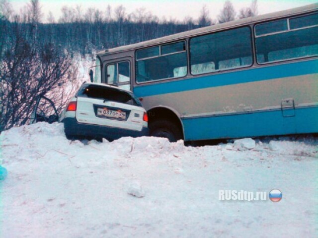 HONDA Partner залетел под ЛАЗ