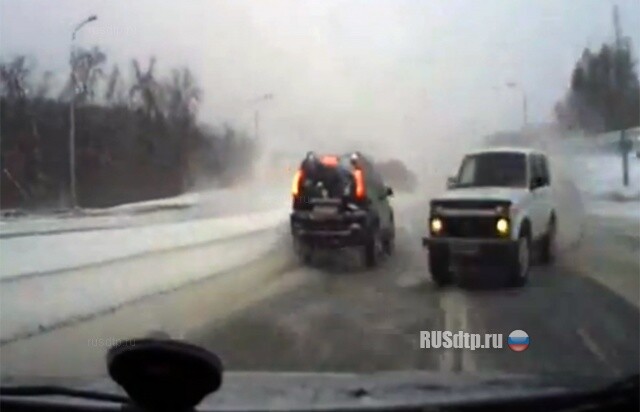 Нива со встречки 