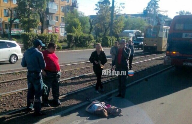 В Ангарске под колесами автобуса погибла восьмиклассница. Видео 