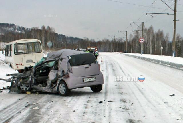 В Красноярском крае в ДТП с рейсовым автобусом погиб человек 