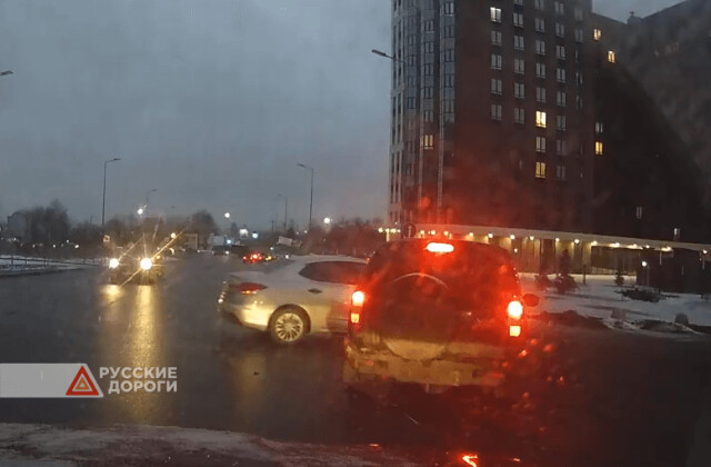 Неудачный поворот налево в Нижнем Новгороде 