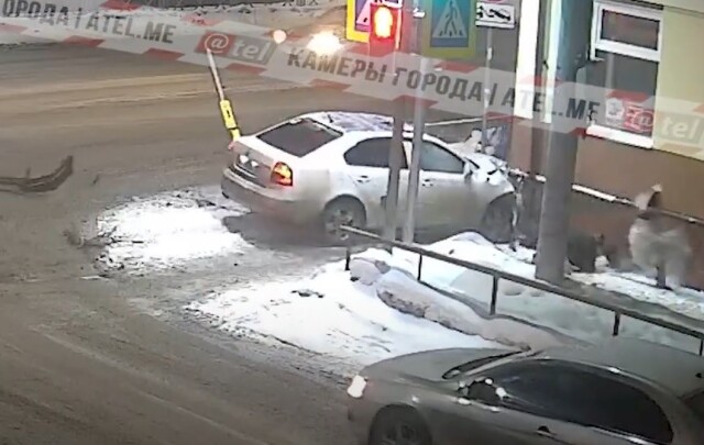 ДТП на перекрестке в Рыбинске: Volkswagen поворачивал налево и подрезал «Шкоду» 
