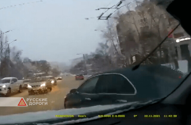 Водитель не вписался в поворот в Мурманске
