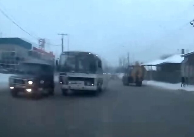 «Шашки» на скользкой дороге в Иркутске привели к ДТП