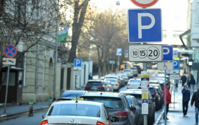 Сначала парковка, а потом — деньги: власти хотят разрешить оплачивать парковку через сутки 