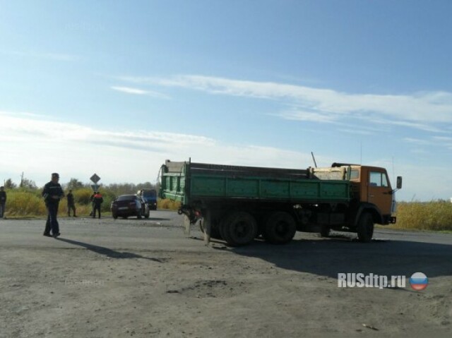 КАМАЗ подмял под себя «десятку» 