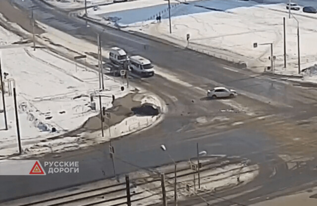 Два автомобиля столкнулись на перекрестке в Магнитогорске