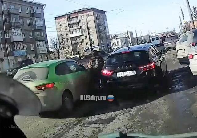 Сбили девушку с цветами