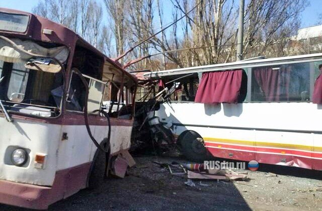 В ДТП с участием троллейбуса и автобуса погибли 3 человека 