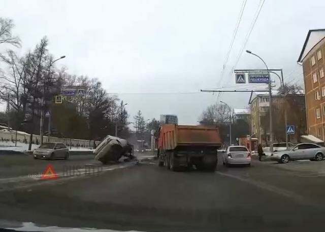 ДТП на улице Ватутина в Новосибирске