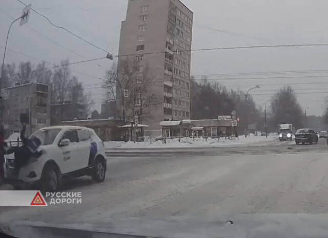 Водитель каршерингового автомобиля сбил пешехода в Петербурге