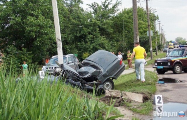 \»Волга\» налетела на столб 