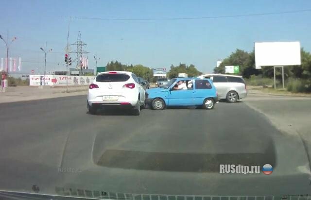 Столкнулись русский и немецкий хэтчбеки