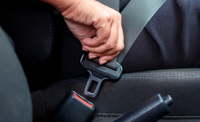 В каких случаях можно не пристегиваться ремнями безопасности 