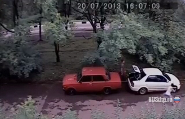Получи битой за воровство бензина 