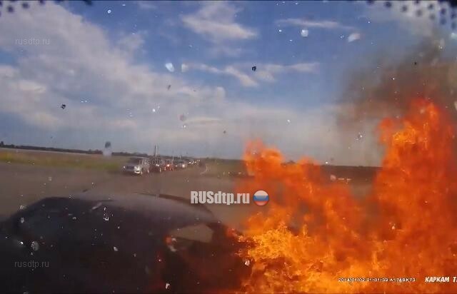 Видеорегистратор запечатлел момент огненного ДТП в Ульяновской области 