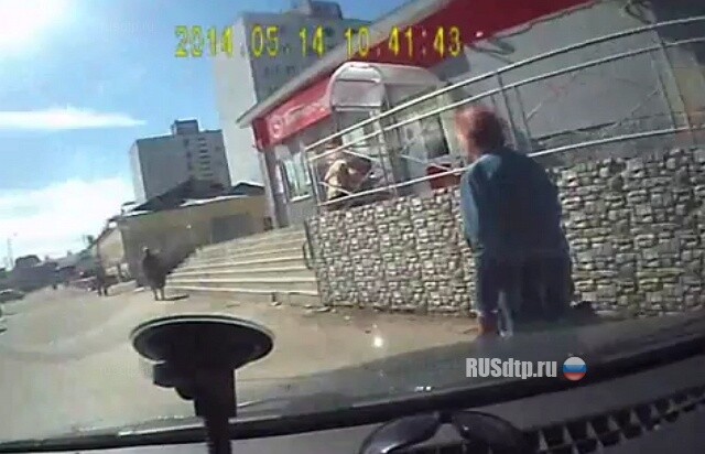 Сбил бабушку 