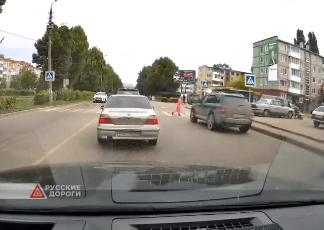 Volkswagen Touareg сбил женщину в Новомосковске