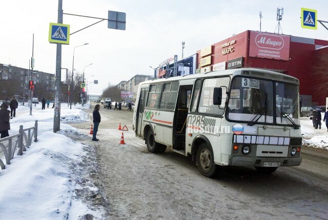 В Первоуральске автобус сбил девочку, которая отвлеклась на телефон. ВИДЕО 