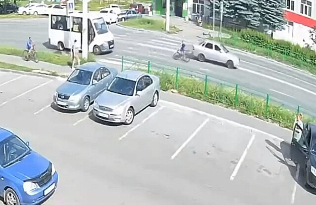 Ребенок на велосипеде попал под колеса автомобиля в Новочебоксарске 