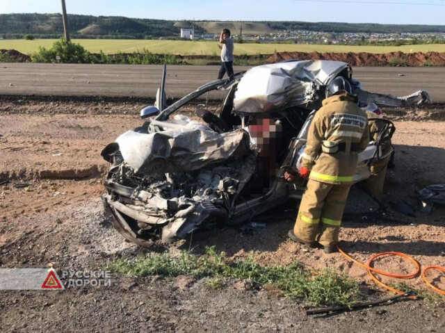 Видеорегистратор запечатлел момент гибели отцы и дочери на трассе в Башкирии 