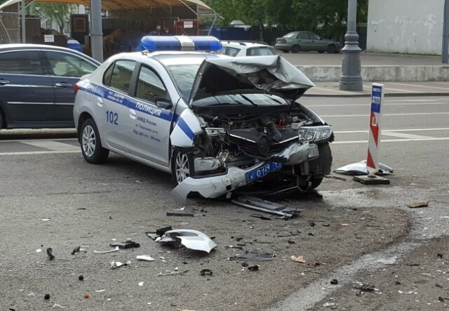 В Москве в ДТП с патрульным автомобилем пострадали четыре человека 