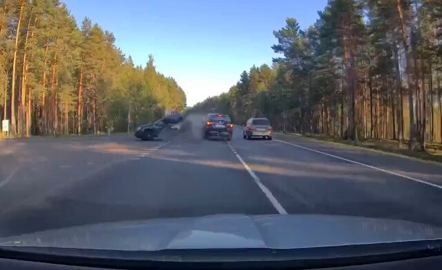 Обгон через сплошную полосу привел к ДТП в Ленинградской области