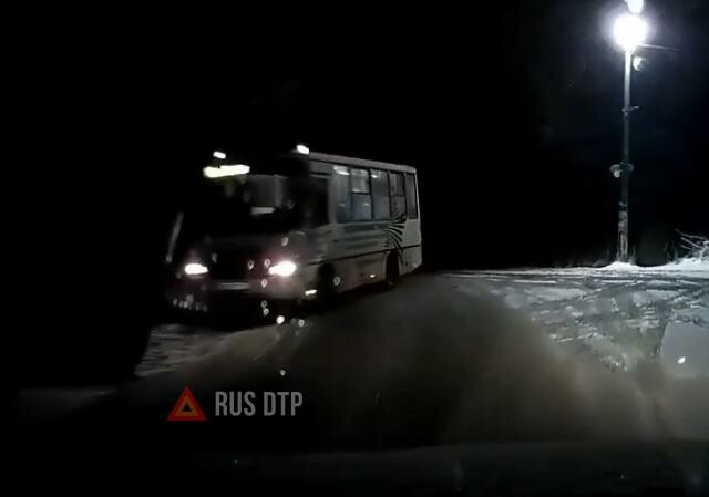Автобус занесло во Всеволожске