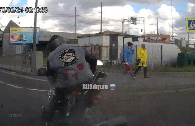 Мотоциклист тяжело пострадал в результате ДТП в Петербурге