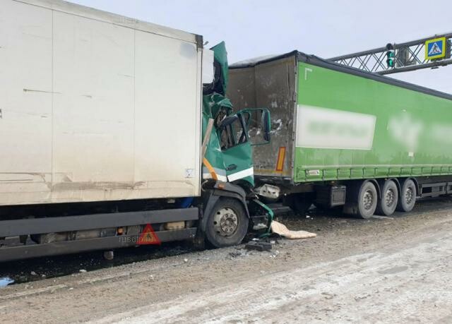 45-летний водитель грузовика погиб в ДТП на трассе М-7 