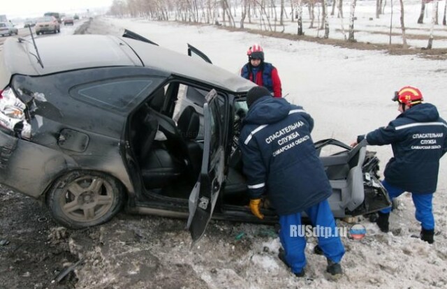 «Лада Приора» столкнулась с большегрузом на трассе «Самара-Оренбург» 