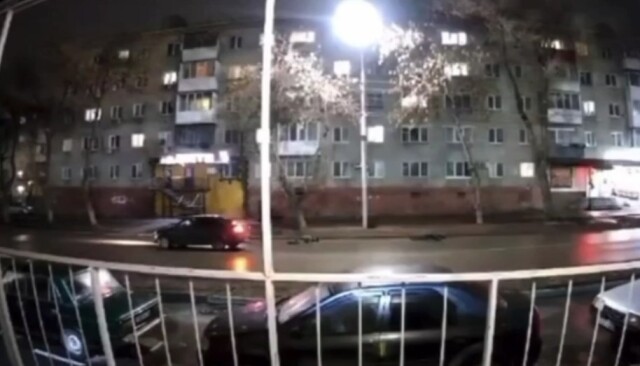 Авария в Саратове: «Лада Гранта» сбила переходивших дорогу мужчину и женщину