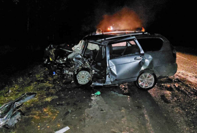 Три автомобиля столкнулись в Ярославской области: погибли два человека 