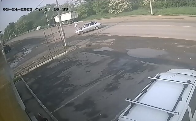 В Азове женщина при повороте налево не пропустила мотоцикл. Погиб человек