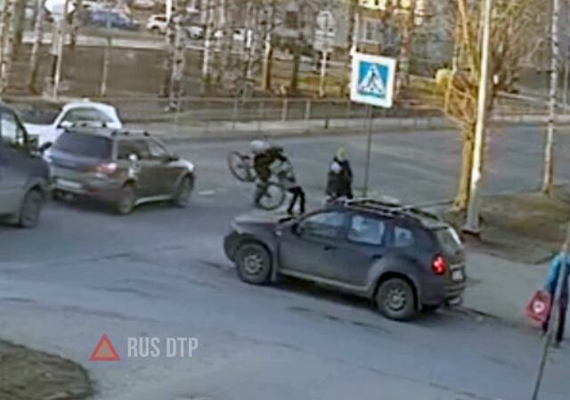 Велосипедист сбил пешехода в Петрозаводске
