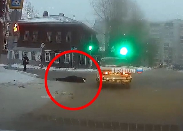 В Томске ВАЗ-2106 сбил женщину. ВИДЕО 