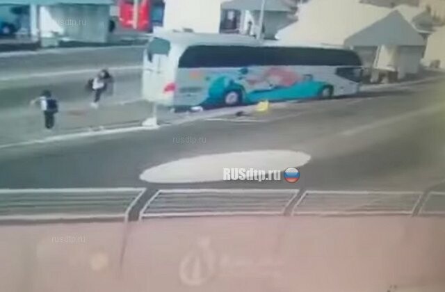 В Баку автобус сбил трех спортсменок