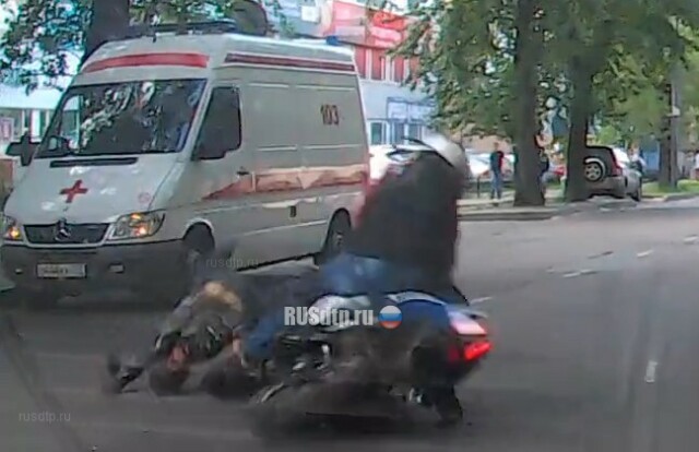 Байкер сбил пешехода на Вельяминовской улице в Москве