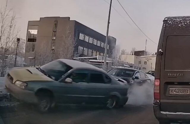 Авария в Буграх: Subaru выезжал со второстепенной и не пропустил Nissan