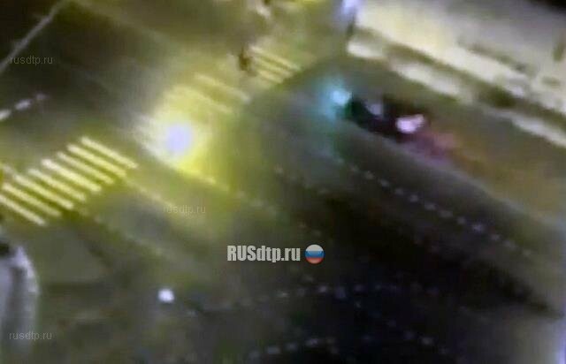 В Москве пьяный водитель сбил девушку с собакой, после чего бросил машину и скрылся