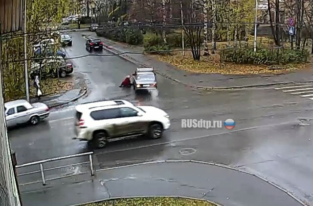 В Петрозаводске автомобиль сбил пожилую женщину