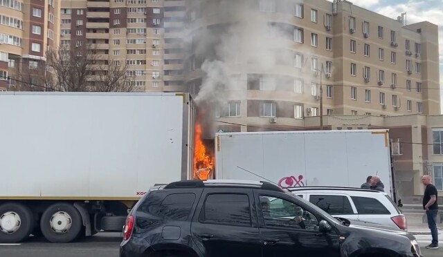 ДТП в Подмосковье: водитель сгорел в своем фургоне 