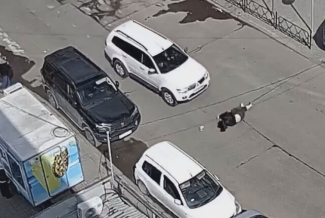 В Красноярске девушка спешила на автобус и попала под машину