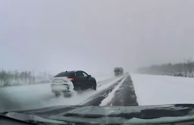 Под Череповцом водитель китайского автомобиля совершал опасный обгон и спровоцировал массовое ДТП 