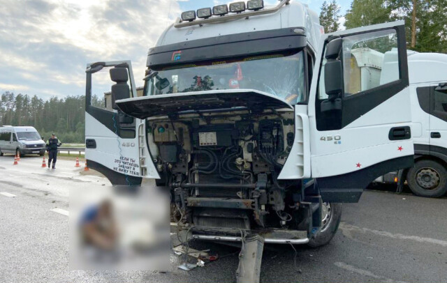 Трагедия на трассе в Белоруссии: ребенок выпал из кабины под колеса грузовика и погиб 