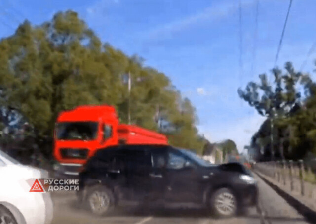 Три автомобиля столкнулись на проспекте Победы в Калининграде