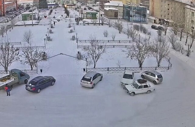 В Усть-Куте водитель «Жигулей» не вписался в поворот и врезался в два автомобиля