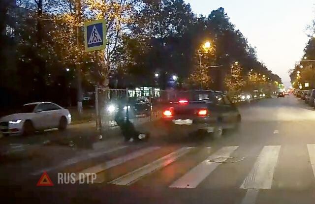 В Симферополе «Лада» сбила девушку на пешеходном переходе